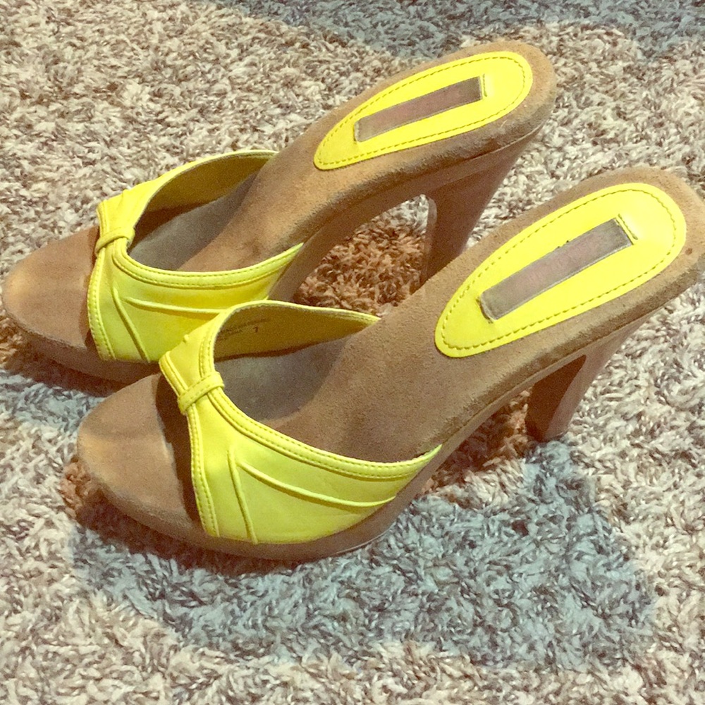 Xhilaration peep toe heels